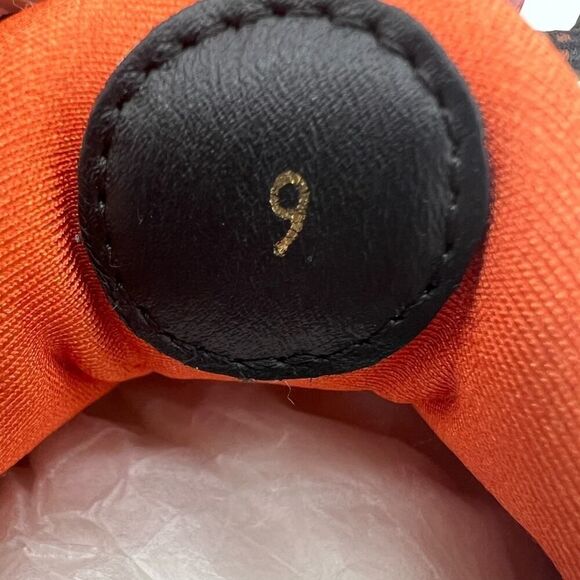 Authentic Louis Vuitton Men's Run Away Sneakers-Size 9 - Picture 6 of 14